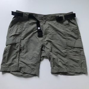 Men’s cargo Coleman  shorts brand new size large